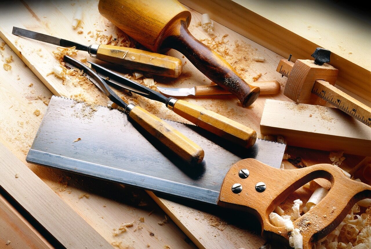 tools, carpenter, wood-2423826.jpg